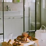 Montmartre Romantic, - ベッド・アンド・ブレックファスト