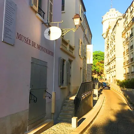 Bed & Breakfast Montmartre Romantic, -