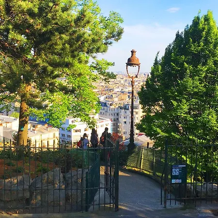 ベッド・アンド・ブレックファスト Montmartre Romantic, - *