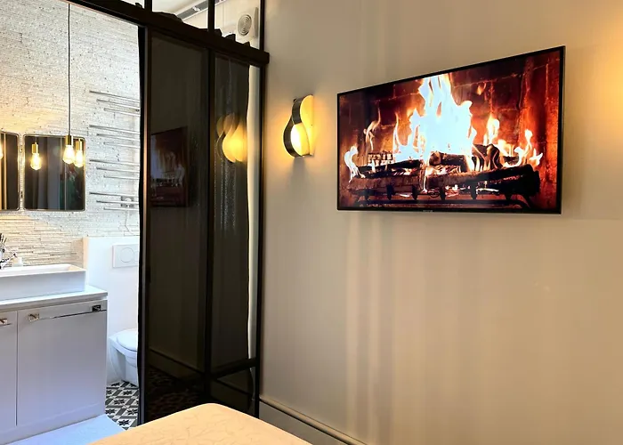 Montmartre Romantic, - Paris